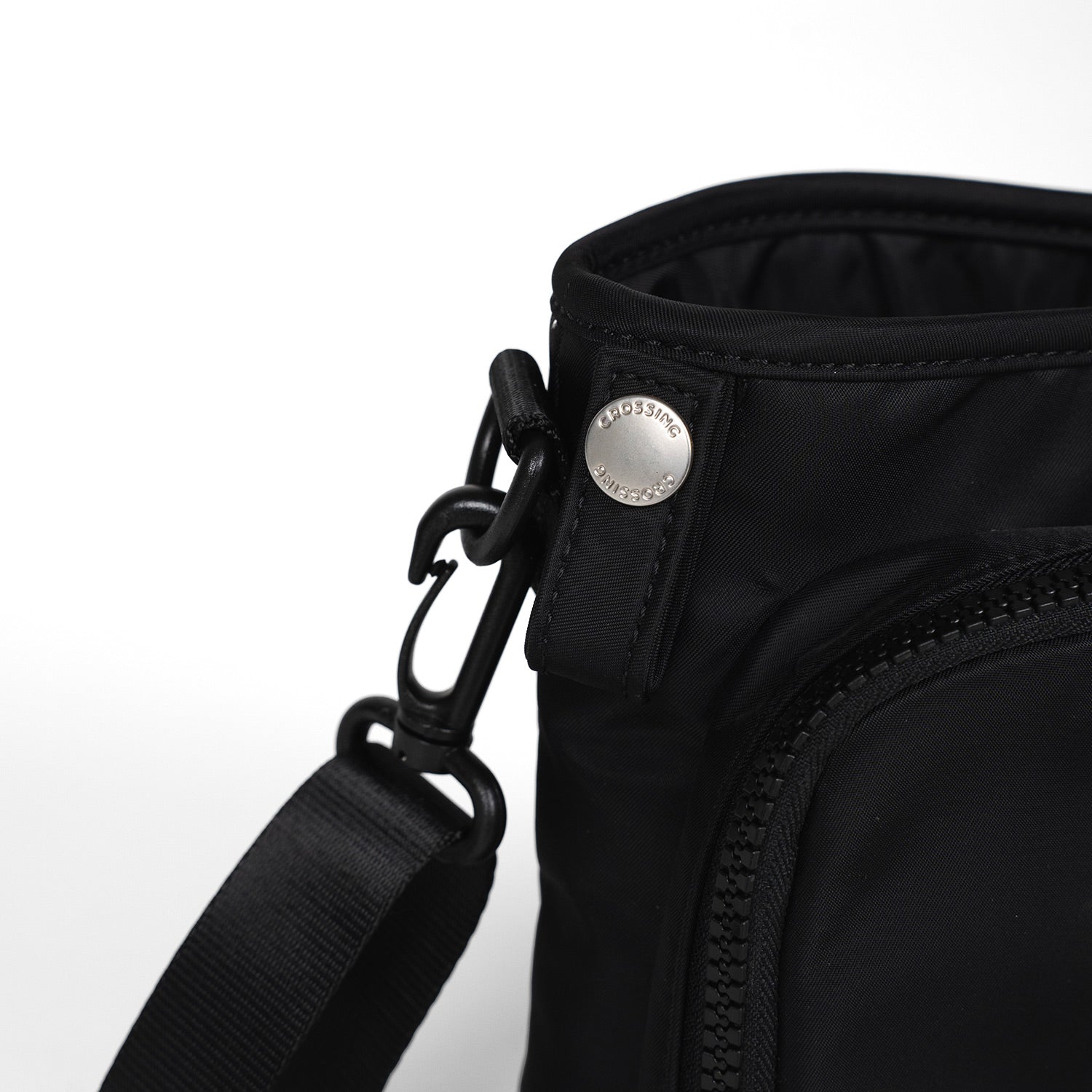 Crossing Water Bottle Crossbody Bag With Front Pocket 2L - Black