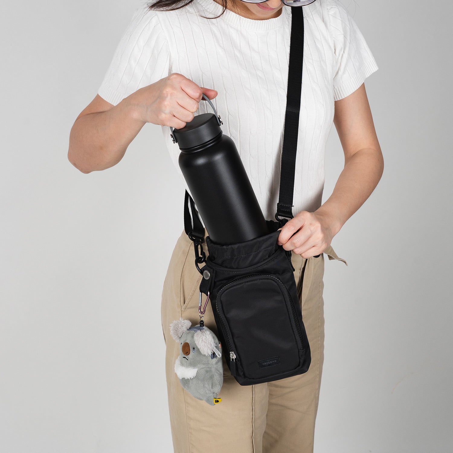 Crossing Water Bottle Crossbody Bag With Front Pocket 2L - Black