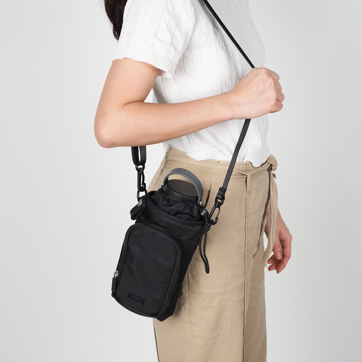 Crossing Water Bottle Crossbody Bag With Front Pocket 2L - Black