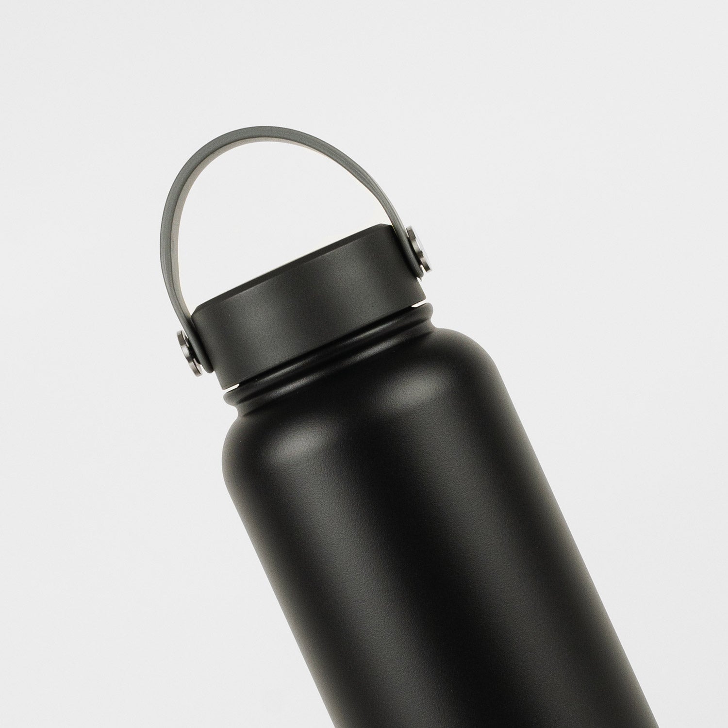 Crossing Urban Insulated S/S Bottle W Handle 950ml - Ebony