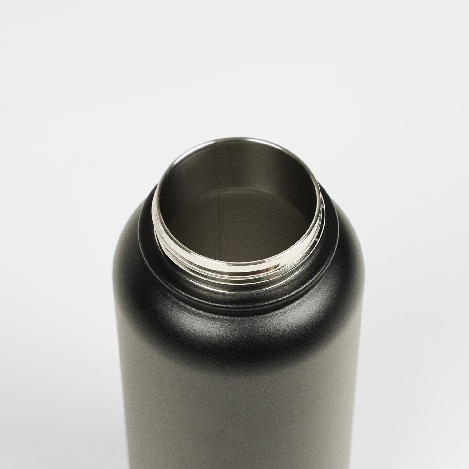 Crossing Urban Insulated S/S Bottle W Handle 950ml - Ebony