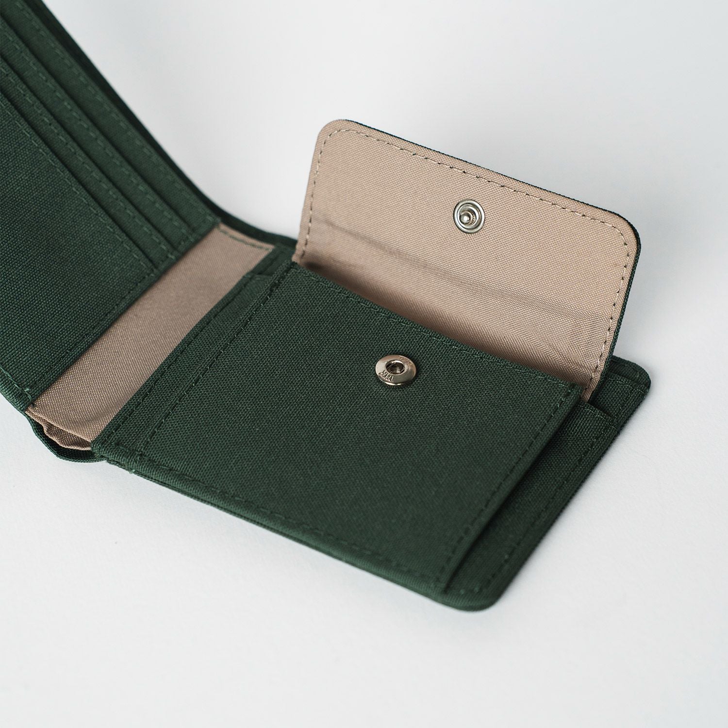 Crossing-Bifold-Wallet-with-Coin-Pocket-RFID-Green-4.jpg